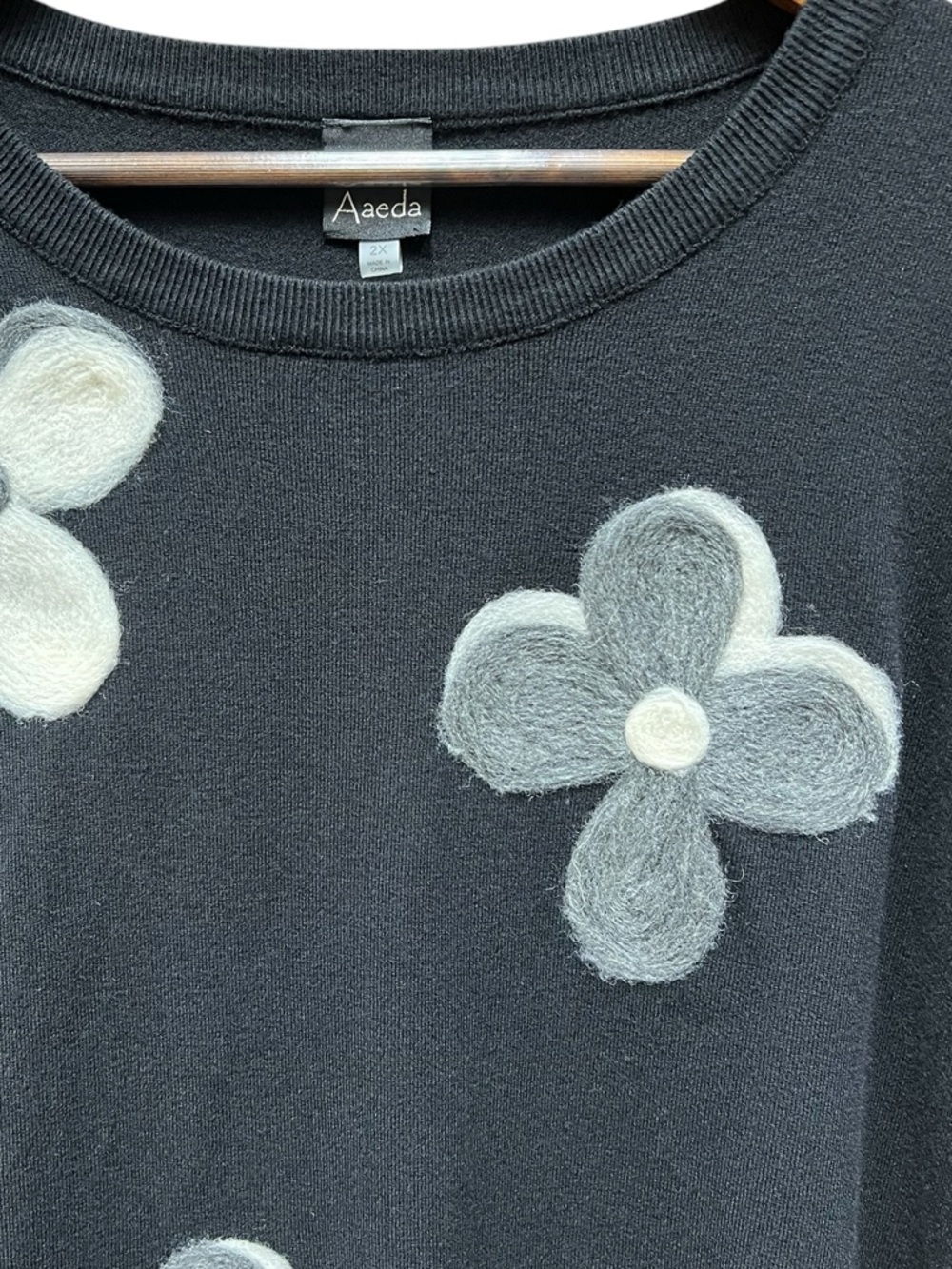 Aaeda Floral Appliqué Sweater - Picture 4 of 7